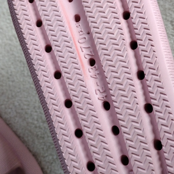 Joomra women's pink puffy slides. Mint condition. Size 11 - Picture 6 of 9